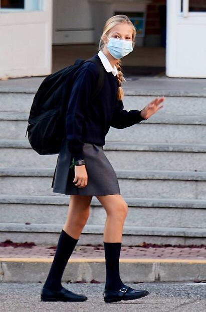 La princesa Leonor de Borbón regresa a la escuela con un look muy sencillo