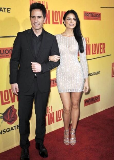 Aislinn Derbez y Mauricio Ochmann celebran su primer aniversario en Hawái