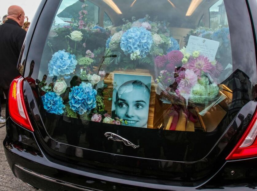 Sinead O'Connor es despedida en la ciudad de Bray, Irlanda / AFP