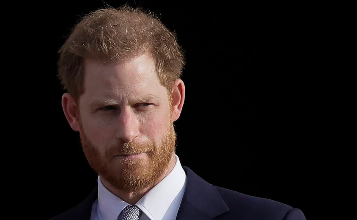 Es oficial: pierde el príncipe Harry su título en exhibición del vestido de Diana de Gales