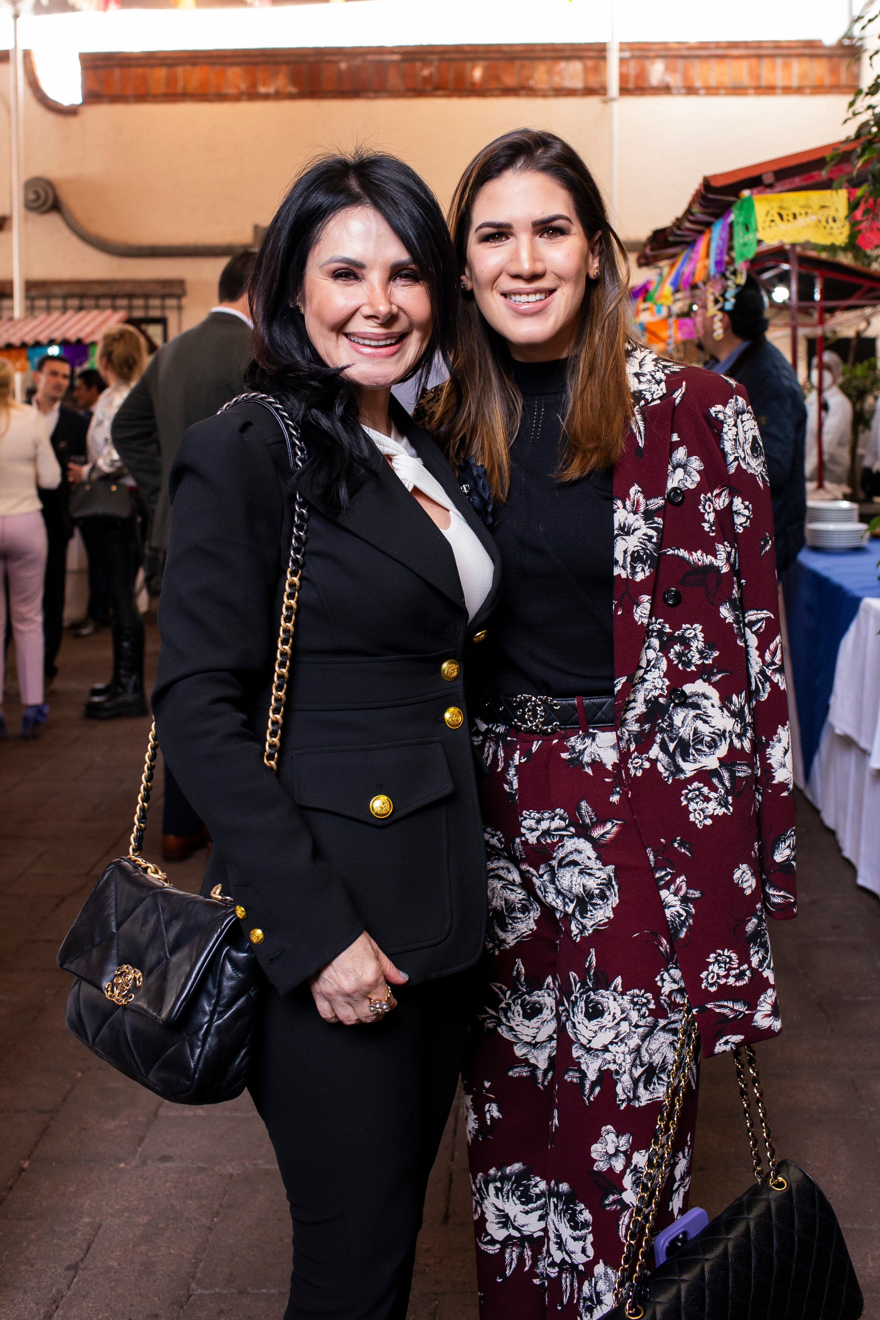 Verónica González y Alejandra Haces. (Foto: Esteban Torreblanca)