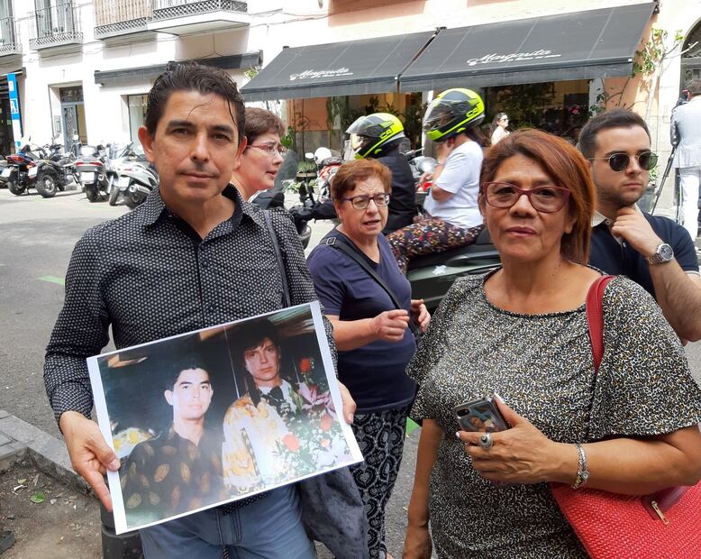 Aseguran que las cenizas de Camilo Sesto siguen abandonadas en el cementerio de Madrid