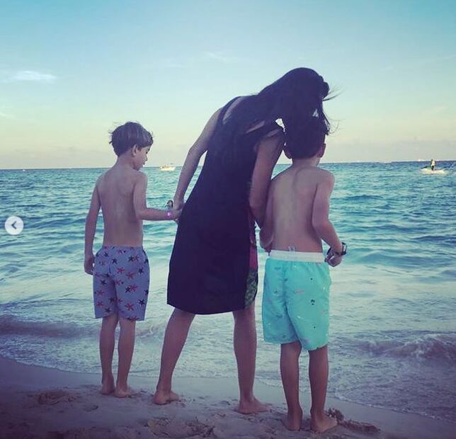 Paola Rojas vive un momento inolvidable con sus hijos en el mar