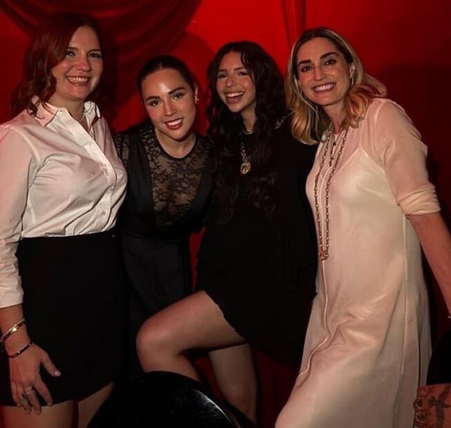 Aneliz Aguilar celebró su cumpleaños rodeada de sus amigas y su hermana / Foto: Instagram