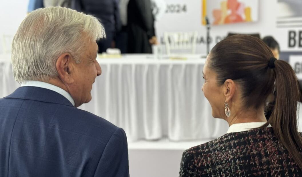 El presidente Andrés Manuel López Obrador con Claudia Sheinbaum, virtual presidenta electa de México, en la presentación del libro "Feminismo Silencioso" / Foto: Instagram - Miguel Torruco Garza