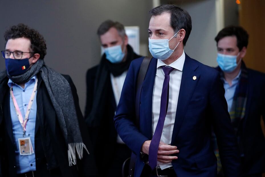 El presidente francés Emmanuel Macron dio positivo por Covid-19 