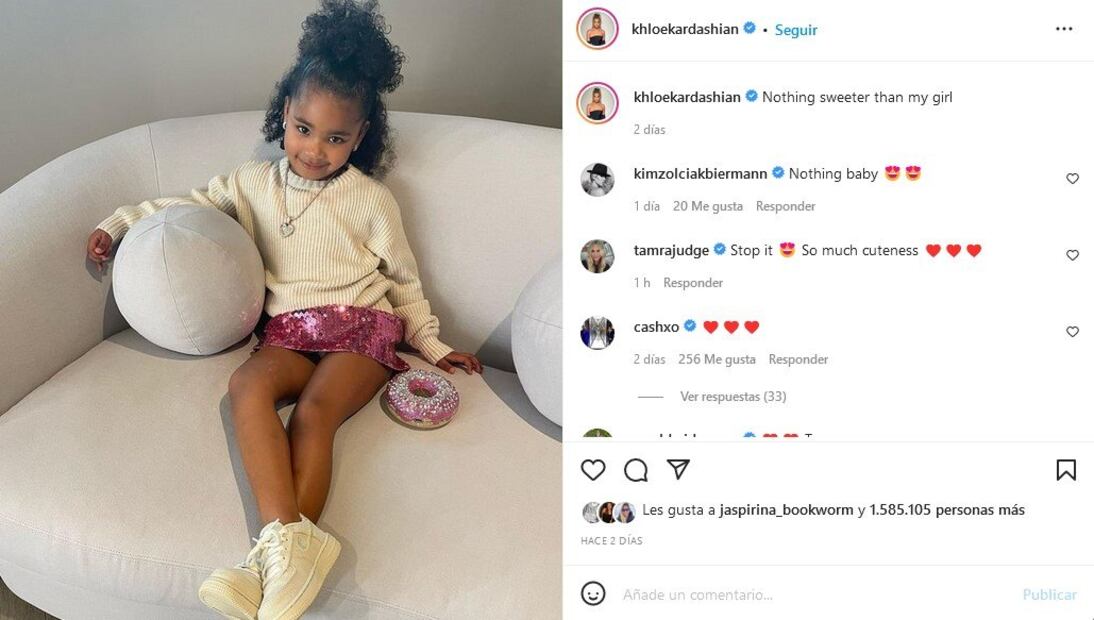 Khloé Kardashian presume a su hija True con bolso de 80 mil pesos