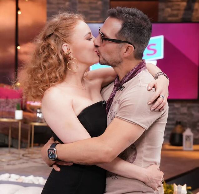 Daniela Magún y su novio Alex de Magneto en el programa 'Netas Divinas' / Foto: Instagram