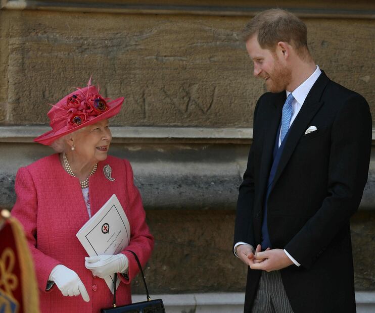 Trabajadores reales aseguran que Isabel II le dijo a Harry, "estás fuera"