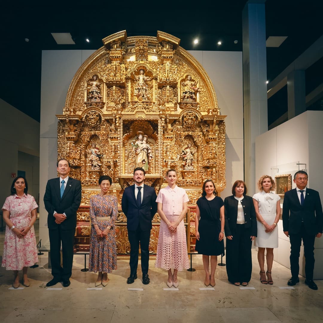 Samuel García, princesa Hisako de Takamado, Mariana Rodríguez con personal del Museo de Historia Mexicana. (Fotos: Instagram)