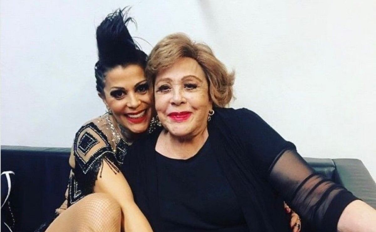 Silvia Pinal comparte polémica foto besando en la boca a Alejandra Guzmán