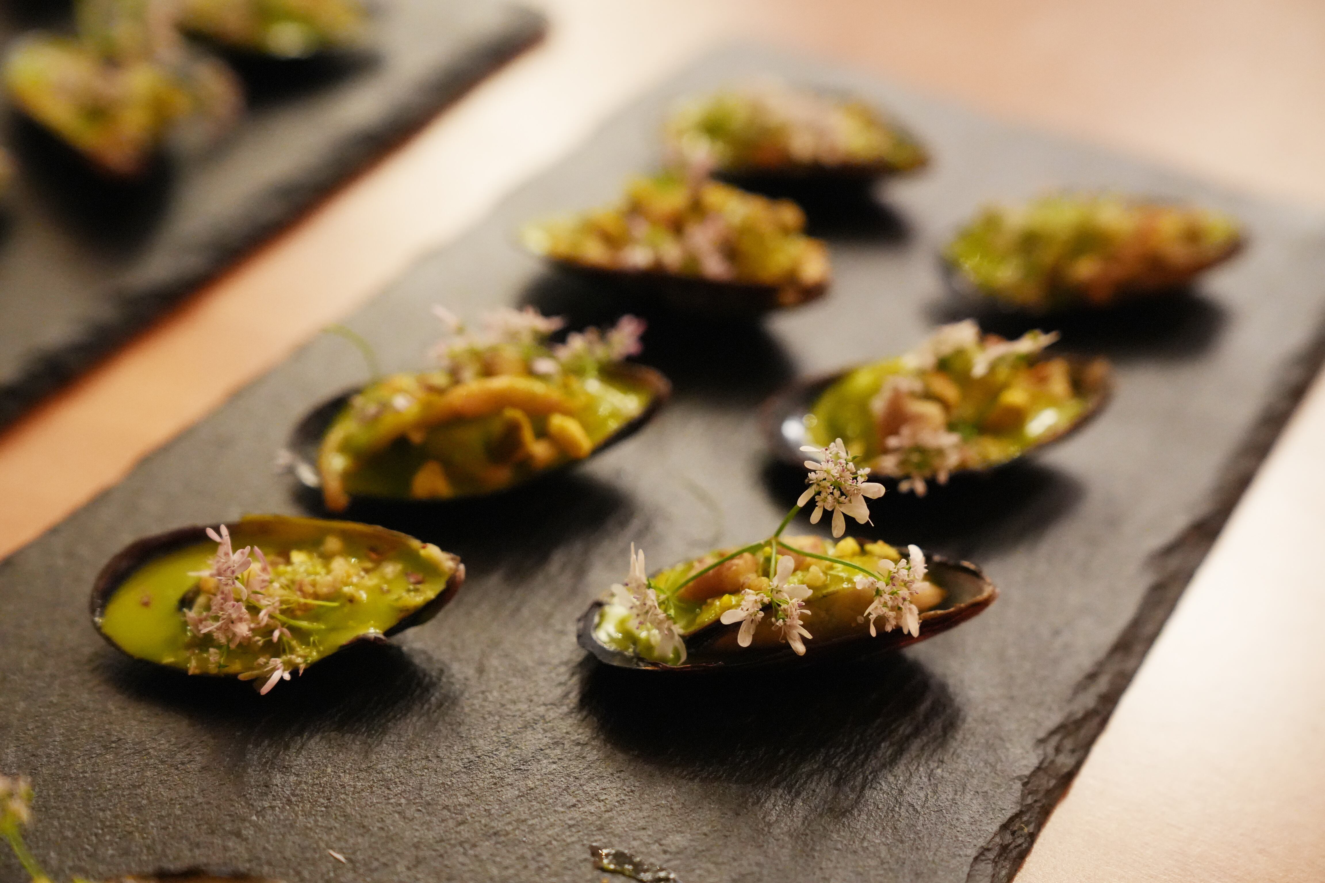 Mejillones con pistache, de Armando Acosta, del restaurante Corsi. (Foto: Héptor Arjona)