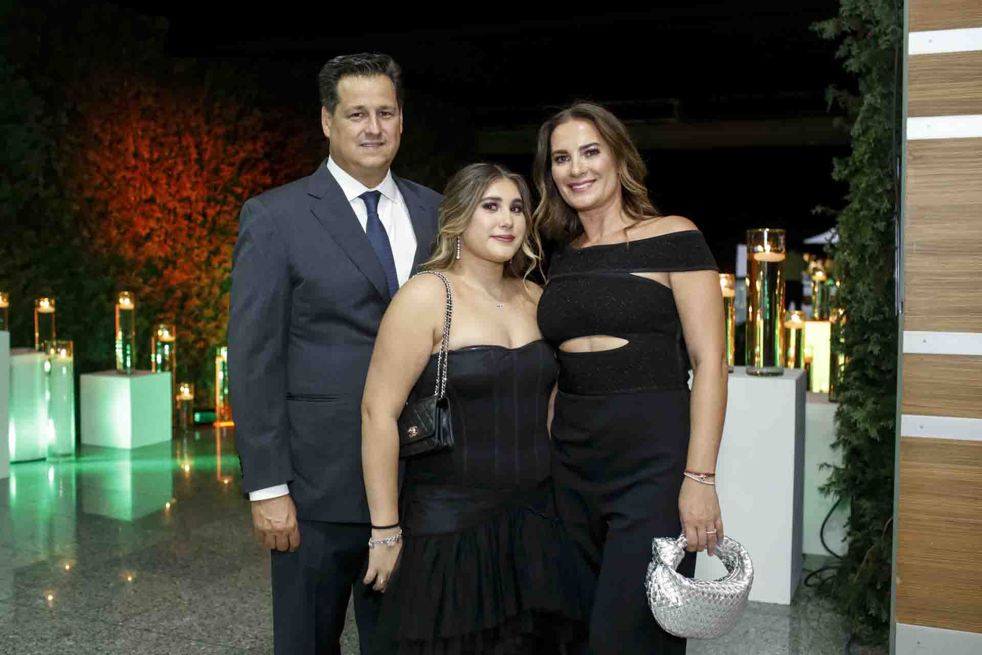 Luis, Joanna y Lucía Argüelles. (Foto: Esteban Torreblanca)