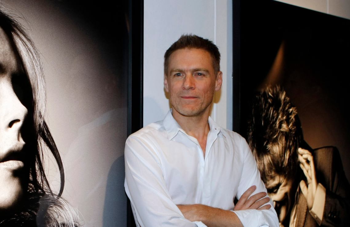 Bryan Adams da positivo a Covid-19 dos veces en menos de un mes