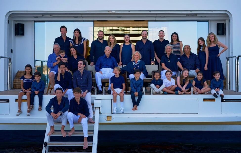 La familia del empresario Ricardo Salinas Pliego en Ibiza / Foto: Instagram
