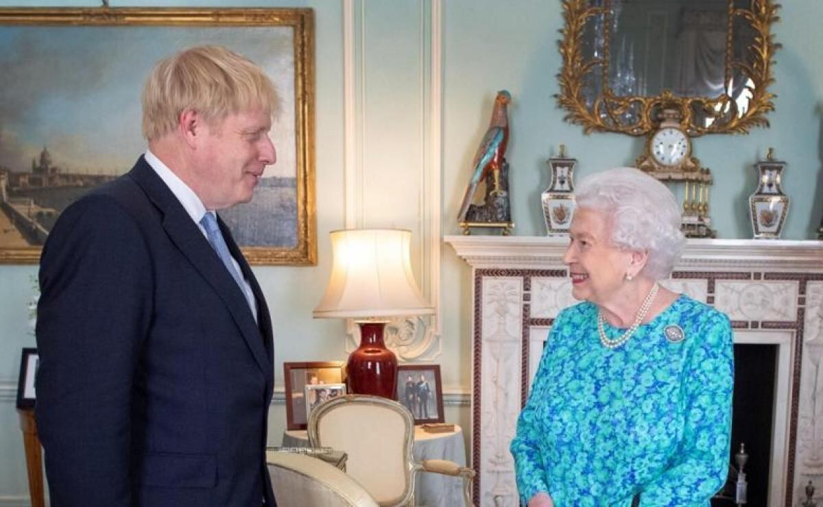 La reina Isabel presta su jardín para que Boris Johnson haga ejercicio