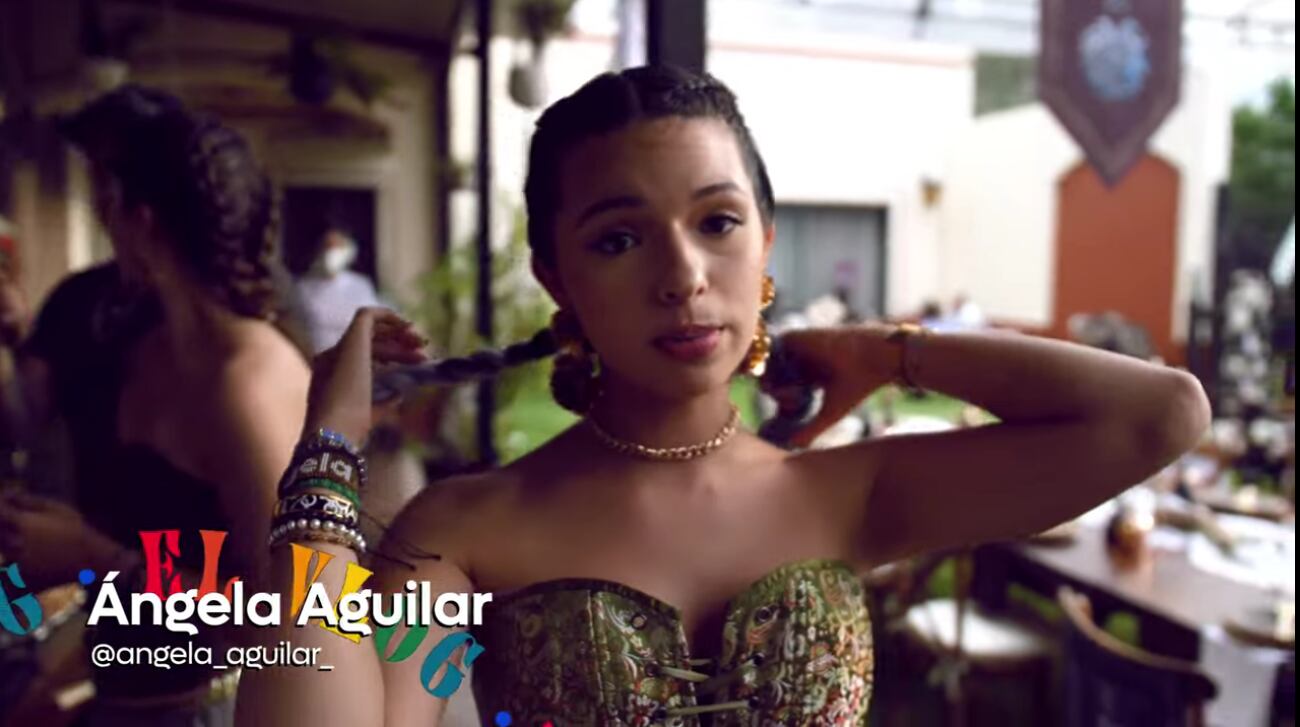 El estiloso look medieval de Ángela Aguilar