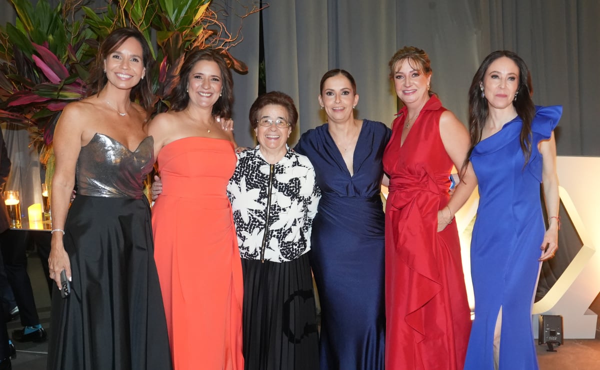 Laura Salazar, Arantxa Ruíz de Azúa, Sor Rocío García, Fernanda Menéndez, María del Mar Ruiz y Karen García. (Foto: Leonardo Gómez)