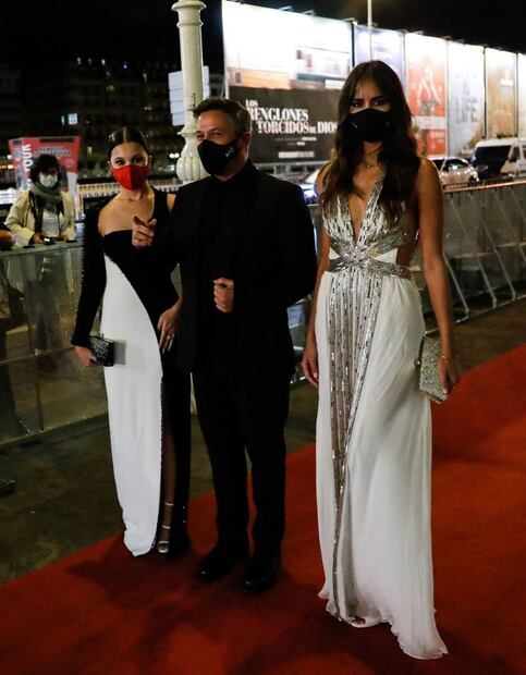 Alejandro Sanz: su hija Manuela y su novia Rachel Valdés en un evento de gala