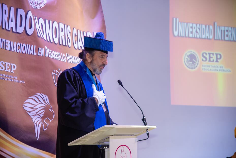 Michel Domit Gemayel en su discurso de aceptación. (Foto: Especial)