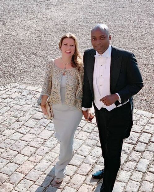 El novio chamán de Martha Louise de Noruega niega rumores de separación