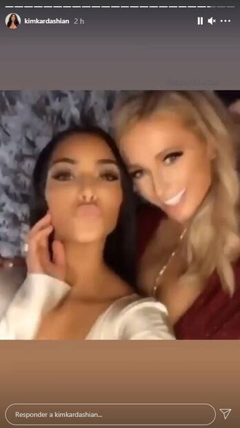 Kim Kardashian felicita a Paris Hilton con fotos de nostalgia