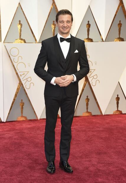 No es Bradley Cooper, Lady Gaga sale con Jeremy Renner, actor de los Avengers 