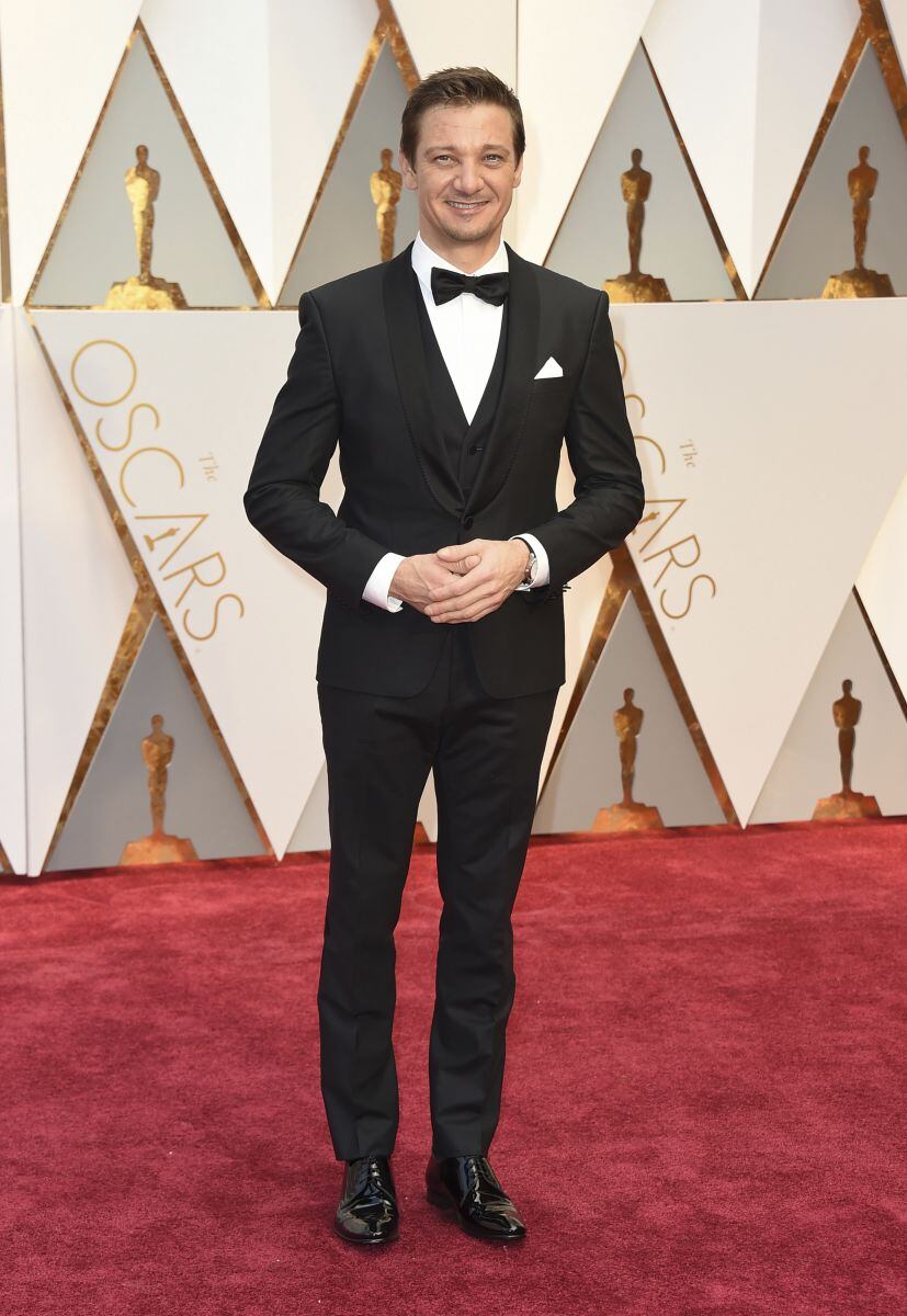 No es Bradley Cooper, Lady Gaga sale con Jeremy Renner, actor de los Avengers 