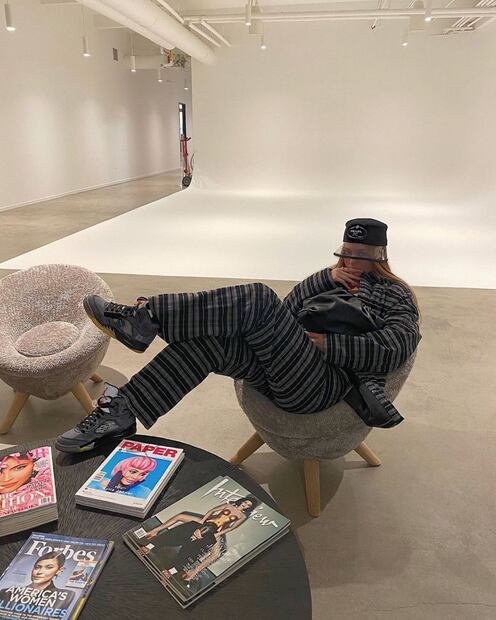 Kylie Jenner y sus tenis de casi 50 mil pesos para pasar la cuarentena 