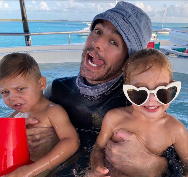 Enrique Iglesias con sus hijos/Instagram.