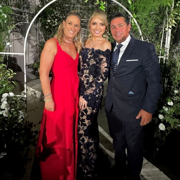 Angélica Rivera junto a invitados de la boda / Foto: Instagram