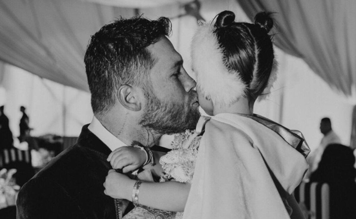 El espectacular vestido que la hija de “Canelo” y Fernanda Gómez usó en su boda