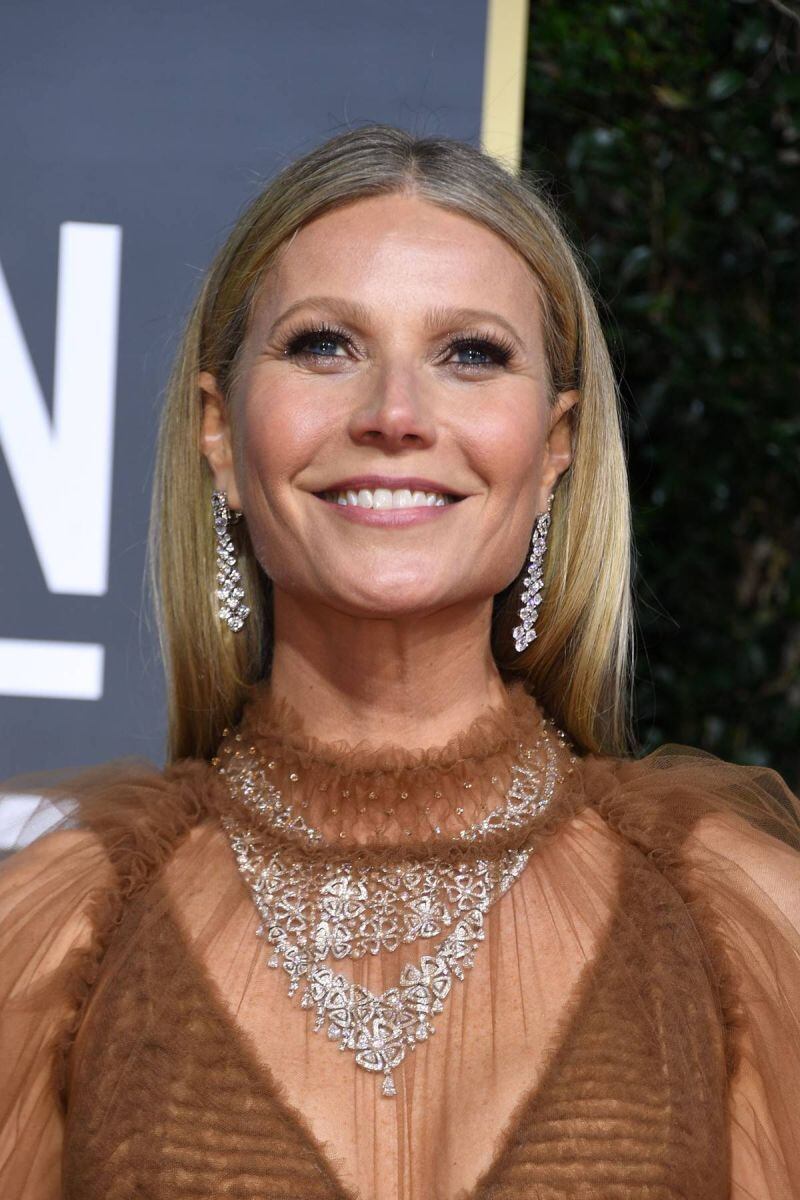 El sexy vestido transparente de Gwyneth Paltrow que dejó ver su marcado abdomen