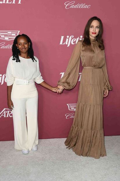 Angelina Jolie y su hija Zahara cautivan en "Power of Women" con dos estilos únicos