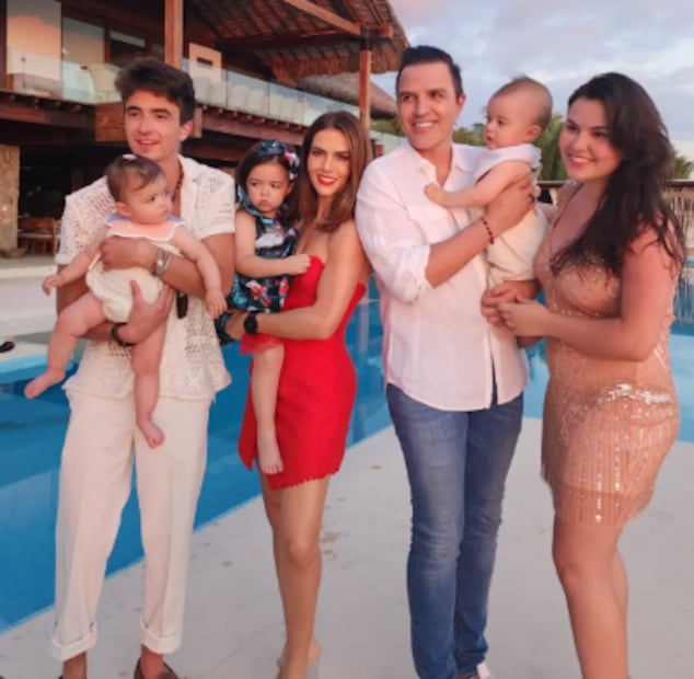 Claudia Álvarez y Billy Rovzar con su familia / Foto: Instagram
