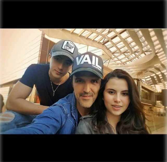 Los guapos hijos de Billy Rovzar