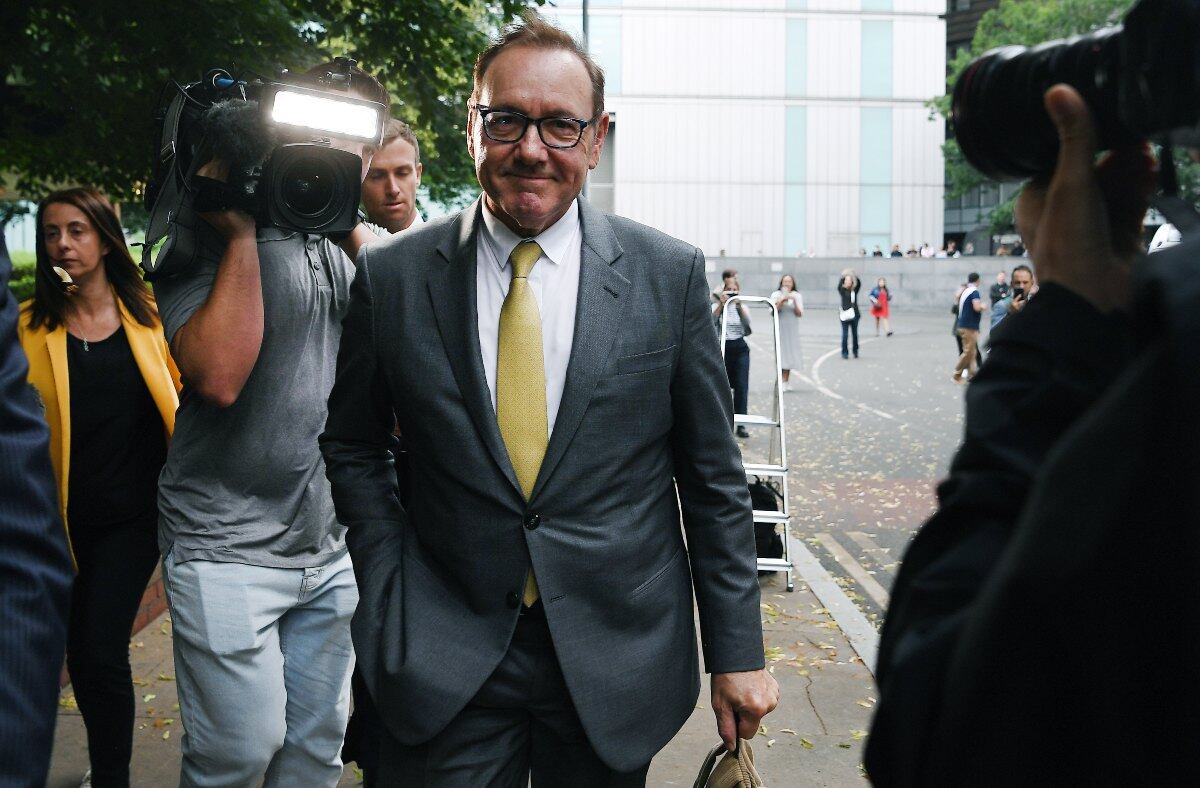 Kevin Spacey sale del tribunal de la Corona de Southwark en Londres / EFE