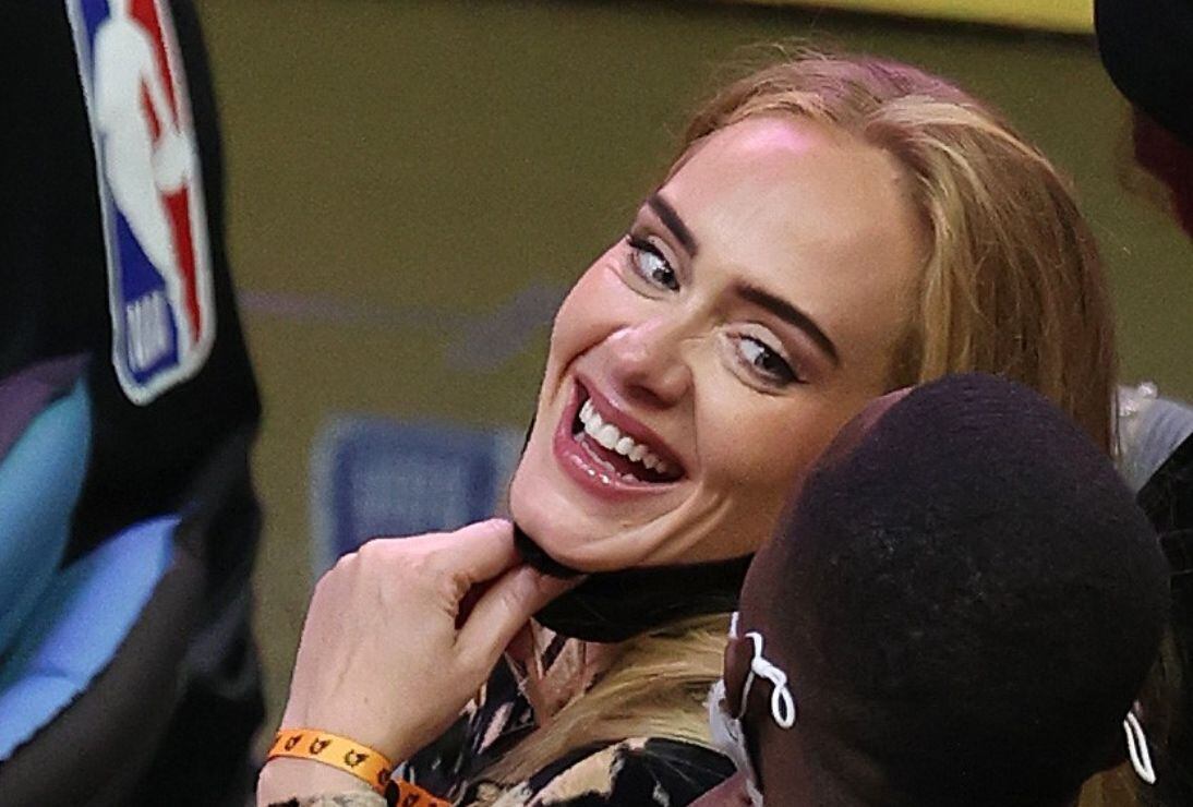 Mira a Adele de minifada y botas altas en cita romántica con Rich Paul 