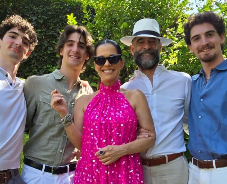 Martha Debayle junto a Andrés, Juan y Mateo, hijos de Juan Garibay / Instagram
