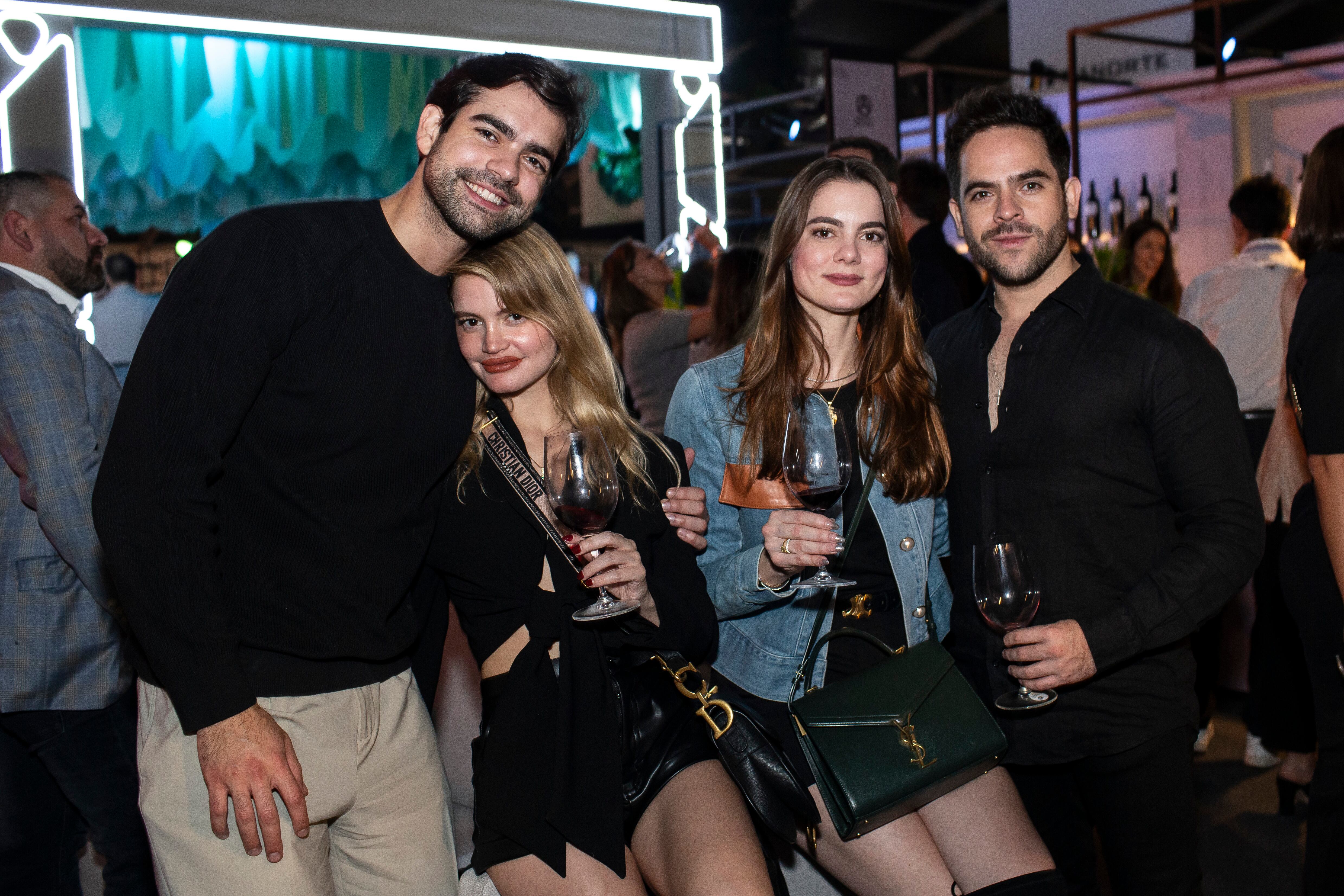 Francisco y Martha Echavarría con Nathalia Milan y Saúl Angulo. (Foto: Esteban Torreblanca)