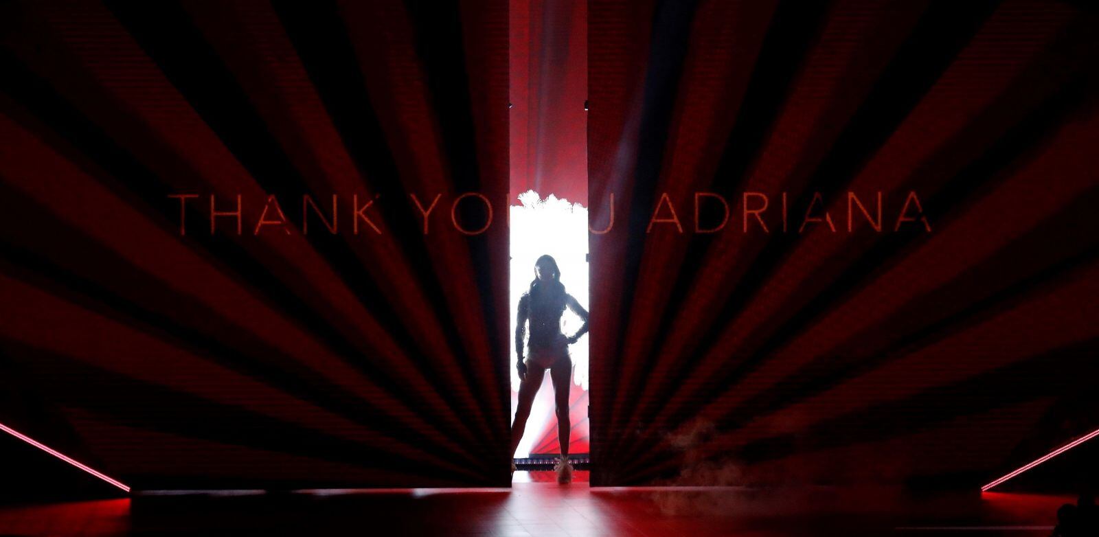Así fue la despedida de Adriana Lima como "ángel" de Victoria's Secret