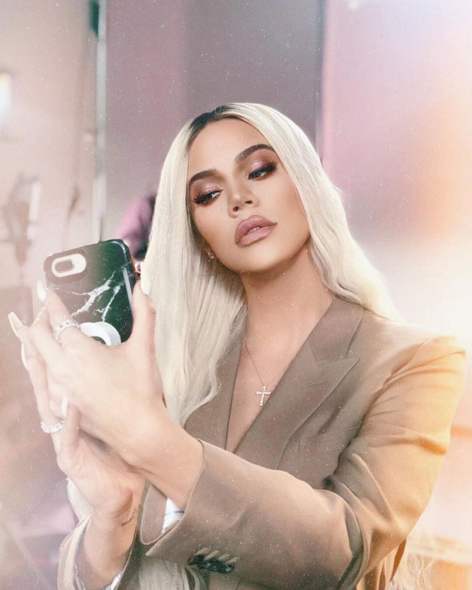 Khloé Kardashian aparece con dedos extra gracias al Photoshop 