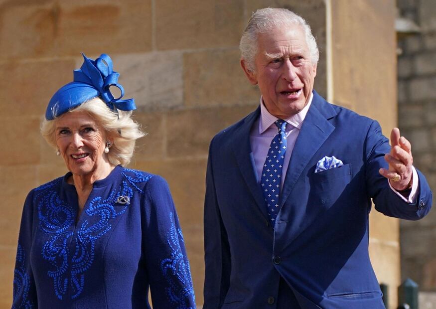 Los 32 ahijados de Carlos III que esperan ser invitados a su coronación