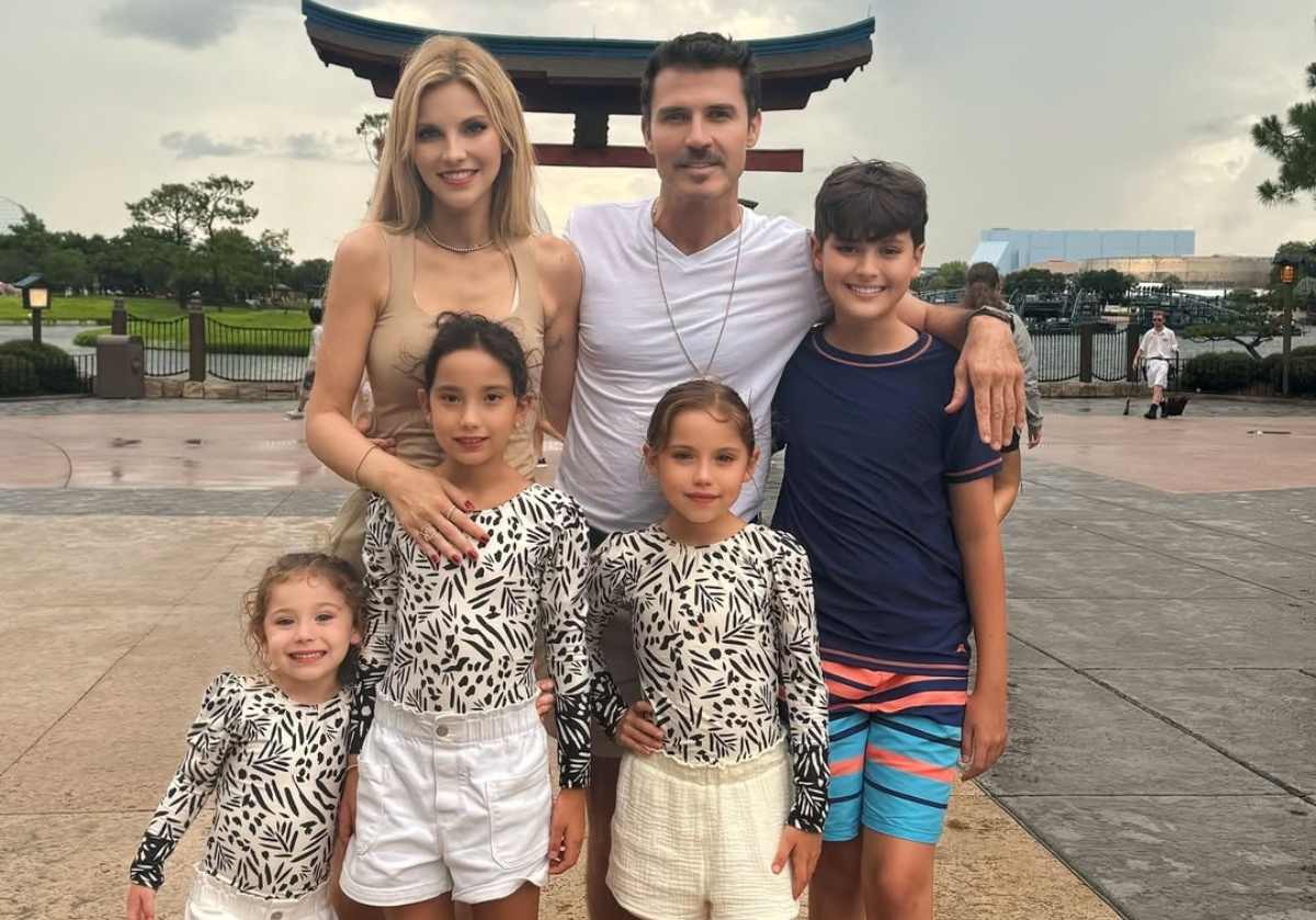 Leonardo García y Flaminia Villagrán junto a sus hijos / Foto: Instagram @leonardogarciaof