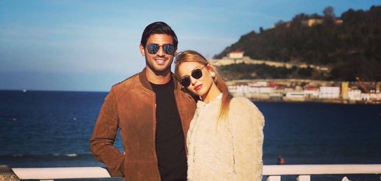 Carlos Vela más enamorado que nunca en sus vacaciones por Barcelona 
