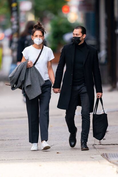 Katie Holmes de paseo en bici con su novio y su hija Suri Cruise