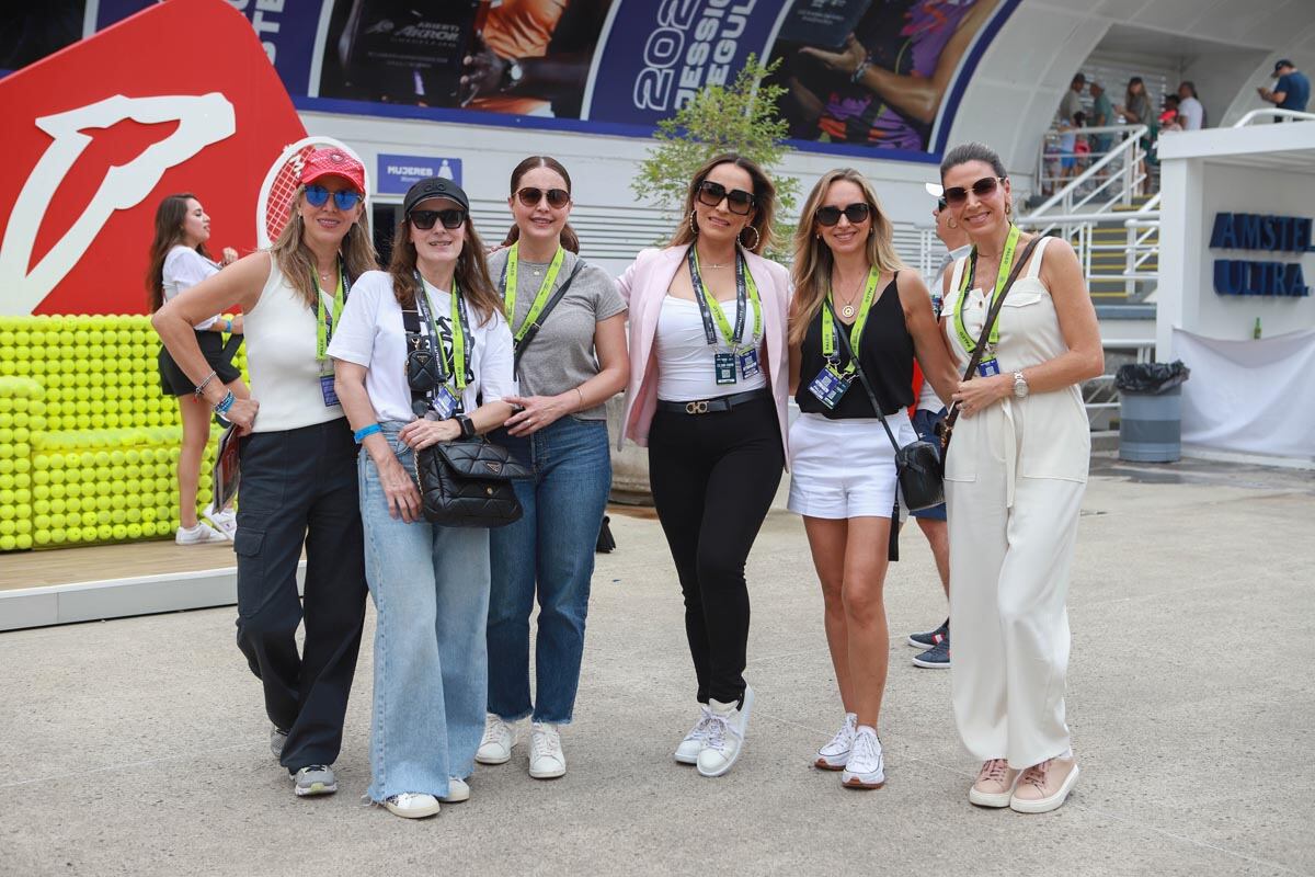 Ana Liz Pennese, Begoña Ganda, Lorena Gil, Laura García, Claudia Vega y Roxana Toledo. (Foto: Antonio Martínez)