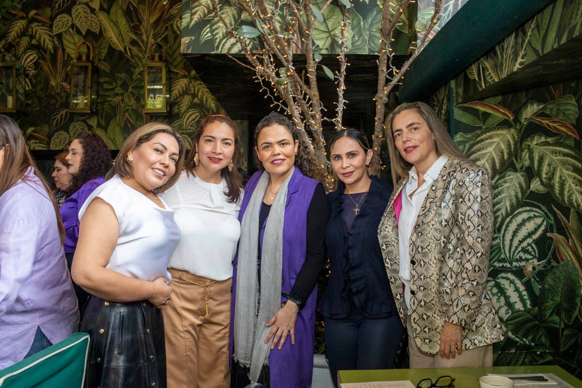 Adriana Camacho, Gloria Rosado, Mariana Gómez del Campo, Jeanette Moisés y Teresa Gómez del Campo. (Foto: Esteban Torreblanca)