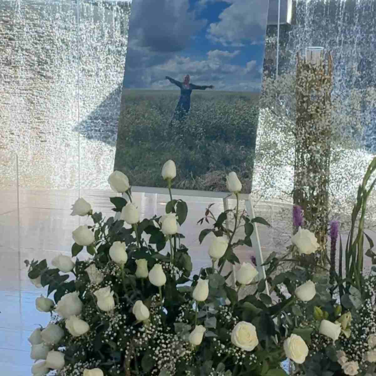 Thalia compartió imagenes del funeral de Ernestina Sodi, su hermana / Foto: Instagram