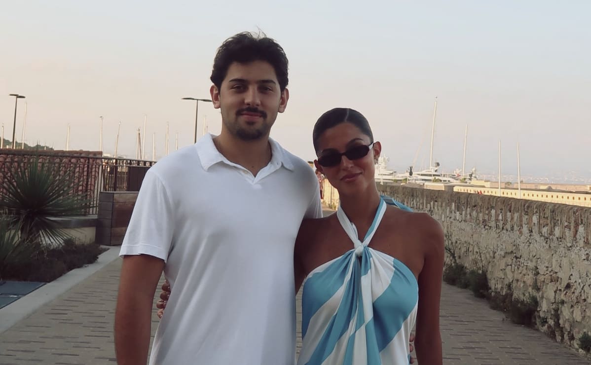 Eugenia Rodríguez y Tony Mils derrochan amor en sus vacaciones por Saint-Tropez